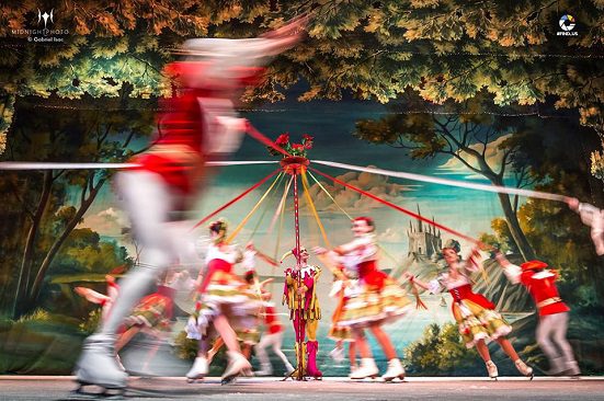 “A fost odată ca niciodată… o prințesă pe nume Odette”. Ianus trimite ajutoare magice: Lacul lebedelor – Balet pe gheață, la Sala Palatului! 5 dans pe gheata, balet, lacul lebedelor