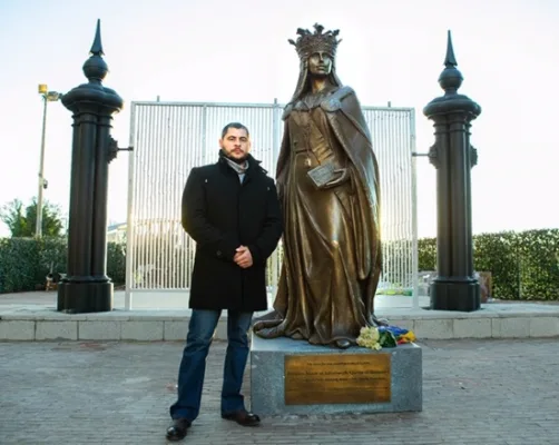 Liliana Țuroiu, președinte ICR: „Prin statuia dedicată Reginei Maria nu evocăm doar momente din istorie, ci facem istorie“ 7 valentin duicu la statuia reginei maria